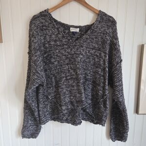 Universal Threads Oversized Relaxed V-Neck Marled Knit Sweater - Black/White